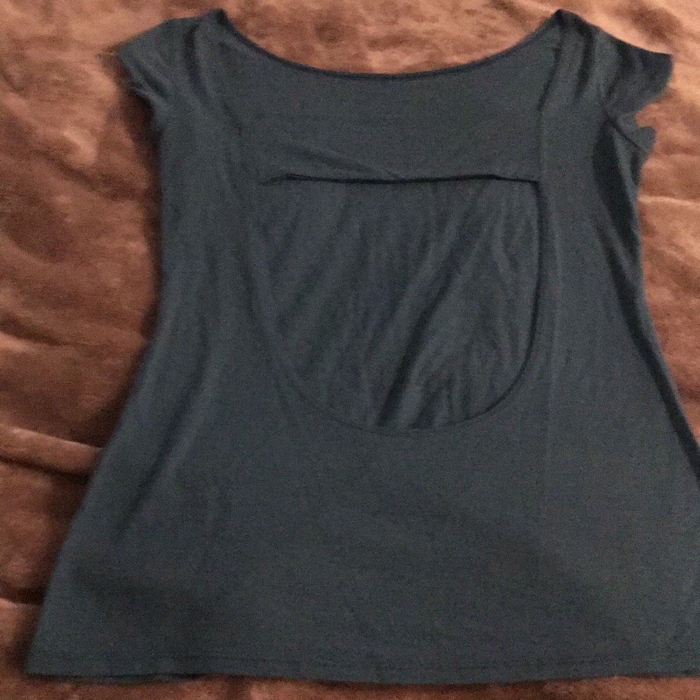 Lux open back xs tee